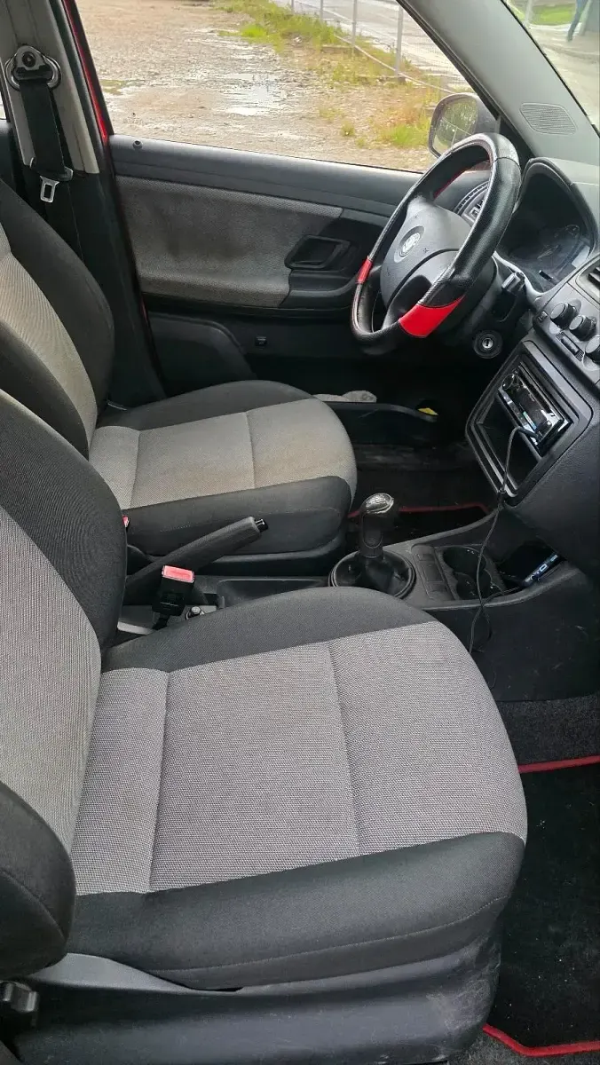 Gebraucht Skoda Fabia 60 PS (44 kW) 2009 Rot Kleinwagen