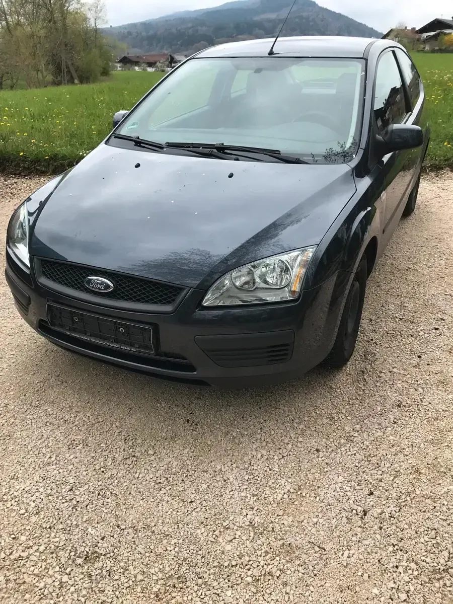 Käytetty Ford Focus 80 HP (58 kW) 2006 Sininen Sedan