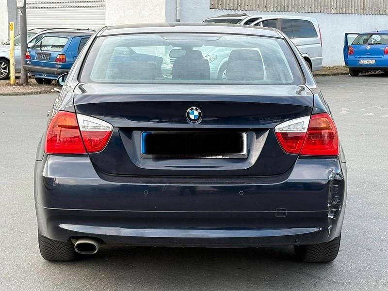 Gebraucht BMW 318 143 PS (105 kW) 2008 Blau Limousine