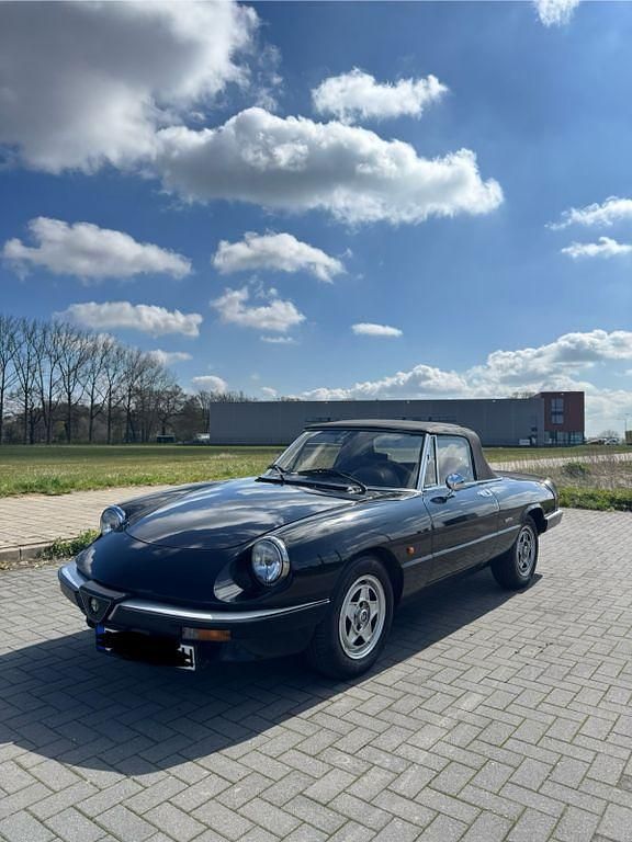 Gebraucht Alfa Romeo Spider 126 PS (92 kW) 1986 Schwarz Cabrio