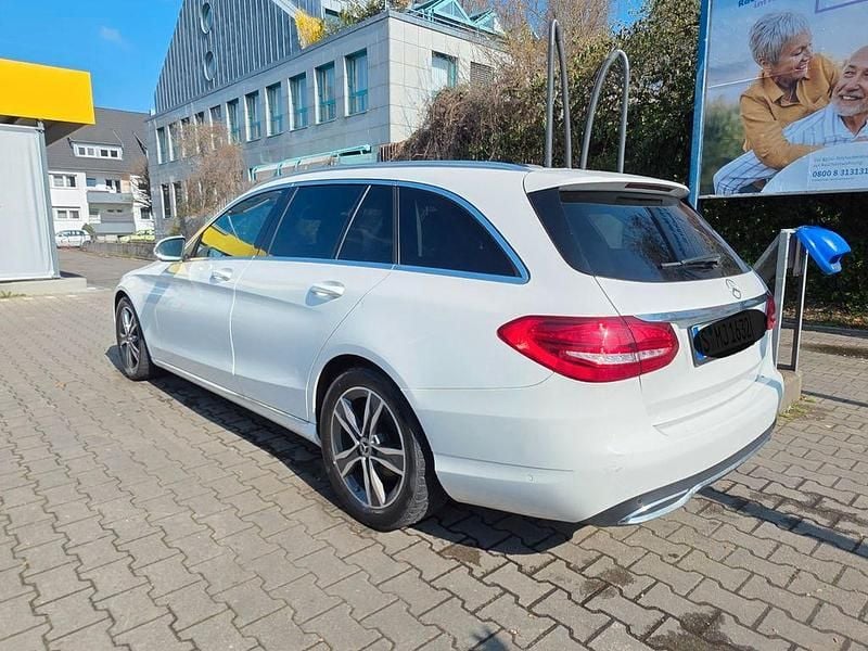 Gebraucht Mercedes C180 156 PS (114 kW) 2017 Weiß Limousine