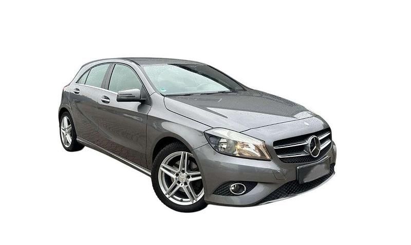 Gebraucht Mercedes A180 122 PS (89 kW) 2013 Grau Limousine