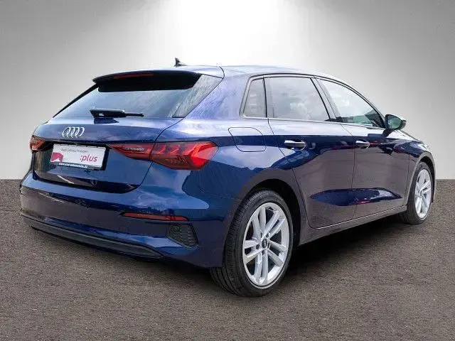 Gebraucht Audi A3 S-Line 116 PS (85 kW) 2023 Navarrablau metallic Limousine
