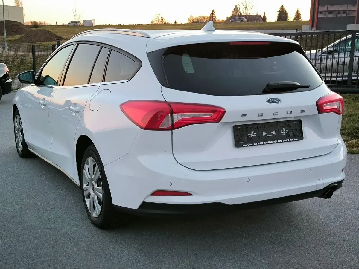 Gebraucht Ford Focus Cool & Connect 95 PS (69 kW) 2019 Weiß Kombi