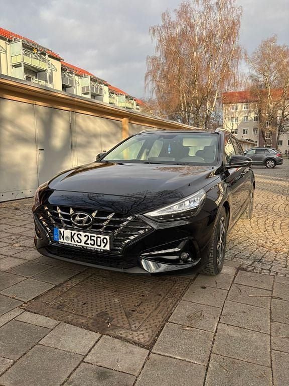 Gebraucht Hyundai i30 Intro Edition 116 PS (85 kW) 2021 Schwarz Kombi
