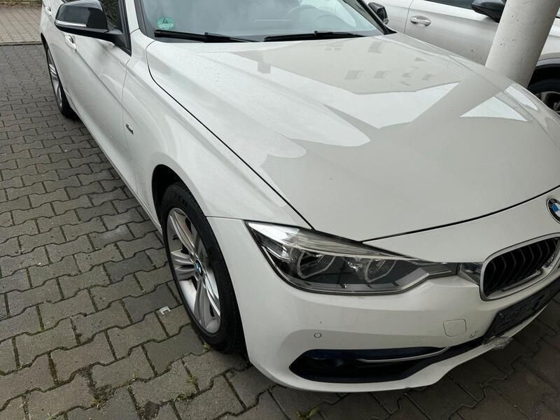 Weiß Gebraucht 2017 BMW 318 Sport Line Kombi | 13.950 € (Fairer Preis) - Bild 1/4