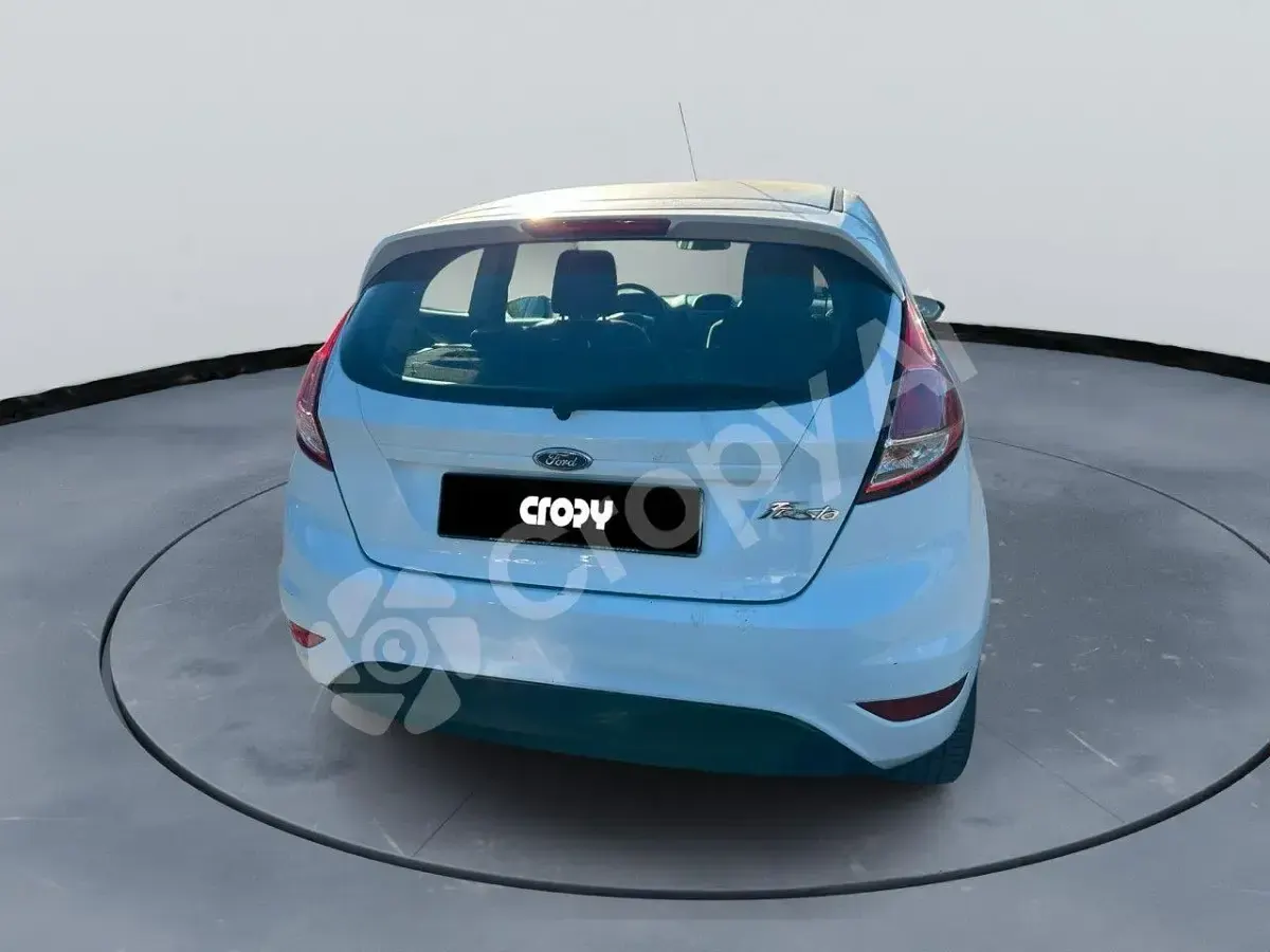 Gebraucht Ford Fiesta Trend 60 PS (44 kW) 2014 Weiß Kleinwagen