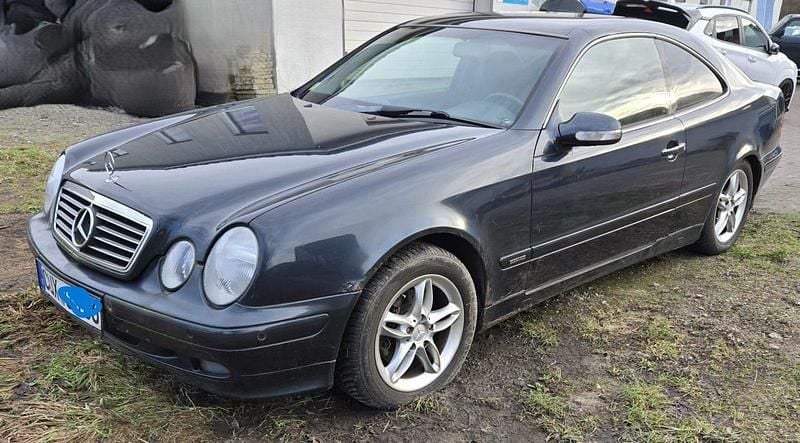 Schwarz Gebraucht 2000 Mercedes CLK200 Elegance Limousine | 2.499 € - Bild 1/4