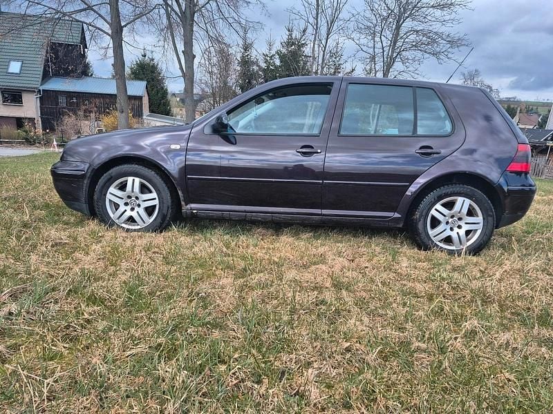 Gebraucht VW Golf IV 108 PS (79 kW) 2001 Violet Kleinwagen
