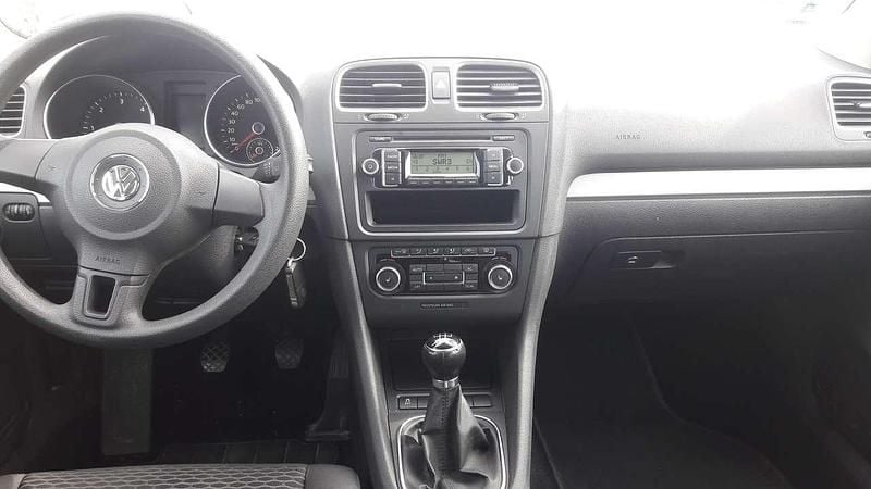 Weiß Gebraucht 2011 VW Golf VI Style Kleinwagen | 3.700 € (Guter Preis) - Bild 1/4