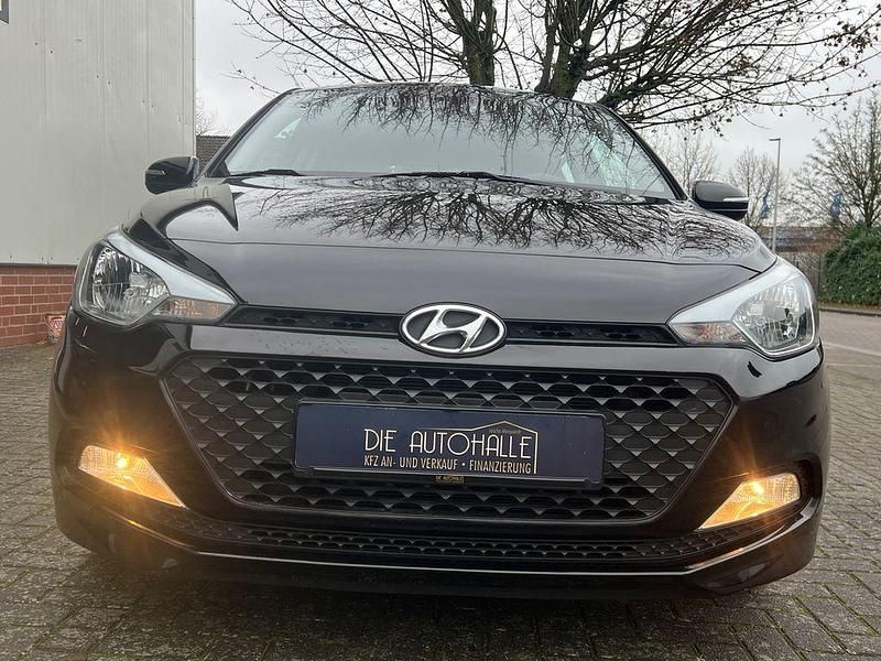 Gebraucht Hyundai i20 75 PS (55 kW) 2017 Schwarz Limousine