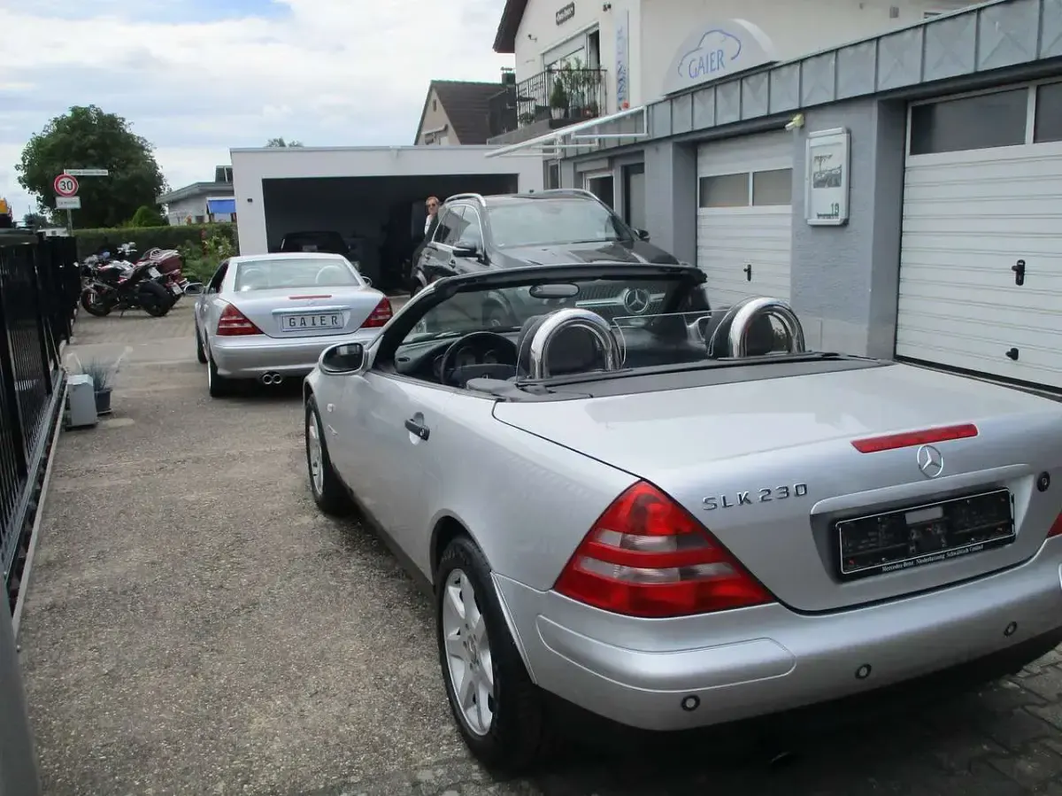 Gebraucht Mercedes SLK230 193 PS (141 kW) 2000 Silber Cabrio