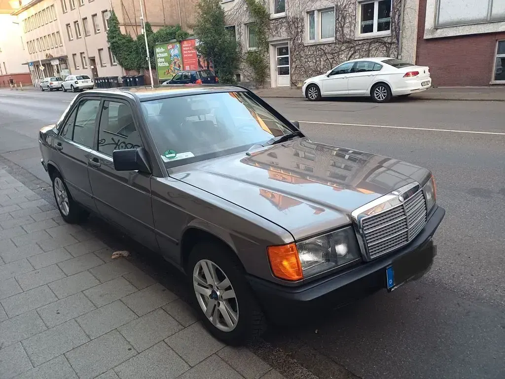 Gebraucht Mercedes 190 160 PS (117 kW) 1987 Grau Limousine