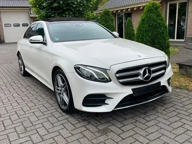 Gebraucht Mercedes E220 AMG line 194 PS (142 kW) 2016 Weiß Limousine