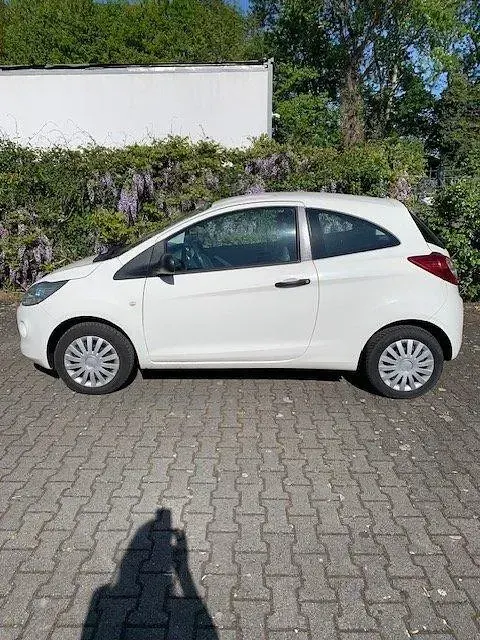 Gebraucht Ford Ka 69 PS (50 kW) 2016 Weiß Kleinwagen
