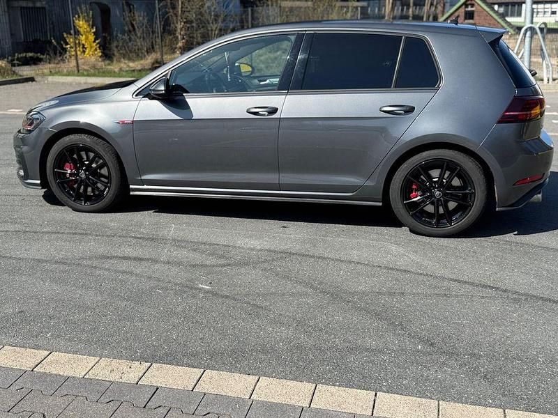 Gebraucht VW Golf VII GTI 245 PS (180 kW) 2019 Grau Limousine