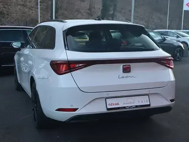 Gebraucht Seat Leon Style 150 PS (110 kW) 2022 Weiß Kombi