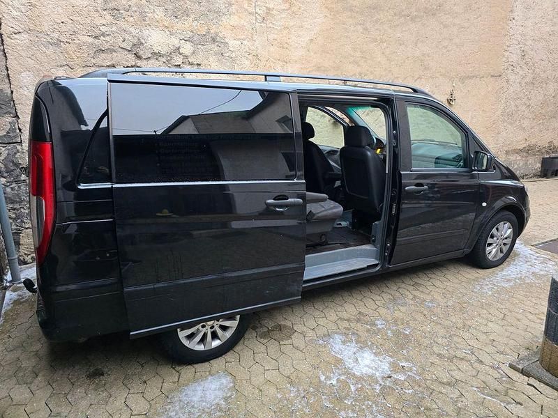 Schwarz Gebraucht 2010 Mercedes Vito Van | 11.000 € (Etwas zu teuer) - Bild 1/4