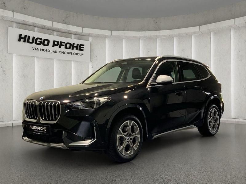 Black sapphire metallic Gebraucht 2023 BMW X1 xLine SUV | 39.290 € (Fairer Preis) - Bild 1/4