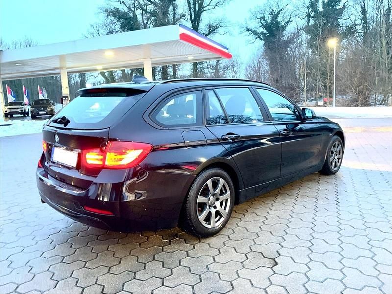 Gebraucht BMW 320 184 PS (135 kW) 2012 Schwarz Kombi