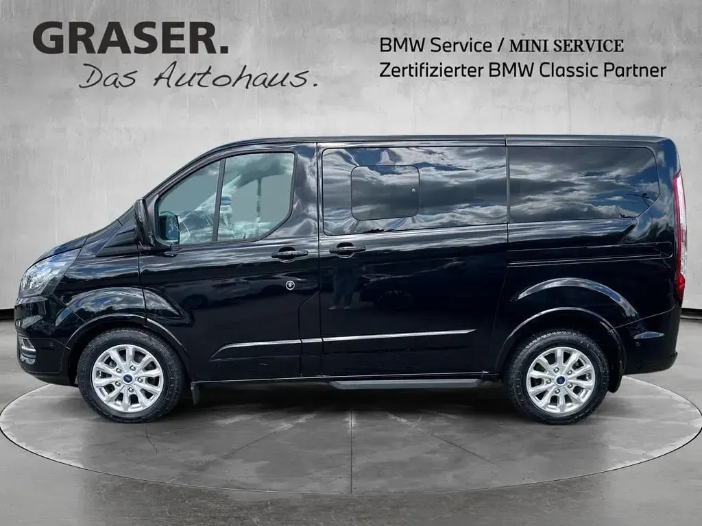 Gebraucht Ford Tourneo Titanium 150 PS (110 kW) 2023 Schwarz Van / Kleinbus