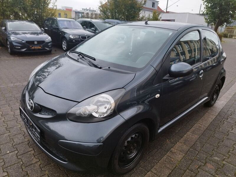 Grau Gebraucht 2006 Toyota Aygo Cool Kleinwagen | 2.990 € (Teuer) - Bild 1/4