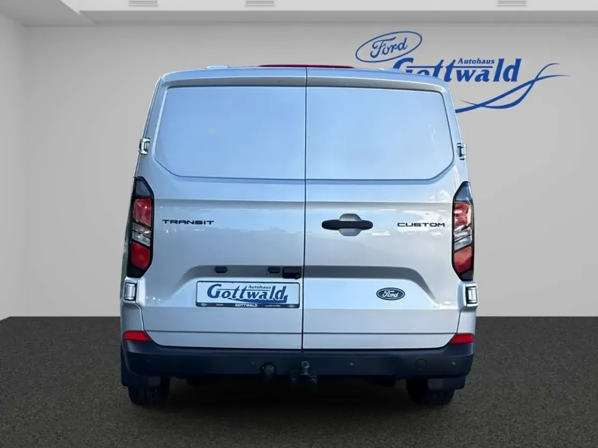 Gebraucht Ford Transit Custom Trend 136 PS (100 kW) 2025 Polarsilber metallic Van