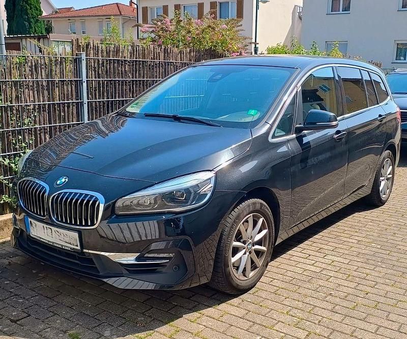 Schwarz Gebraucht 2021 BMW 216 Gran Tourer Luxury Line Van / Kleinbus | 17.900 € (Fairer Preis) - Bild 1/4