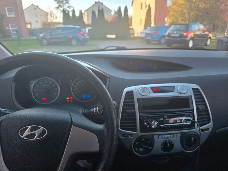 Gebraucht Hyundai i20 Classic 77 PS (56 kW) 2011 Schwarz Kleinwagen