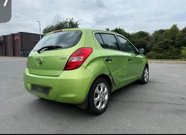 Gebraucht Hyundai i20 86 PS (63 kW) 2012 Grün Kleinwagen