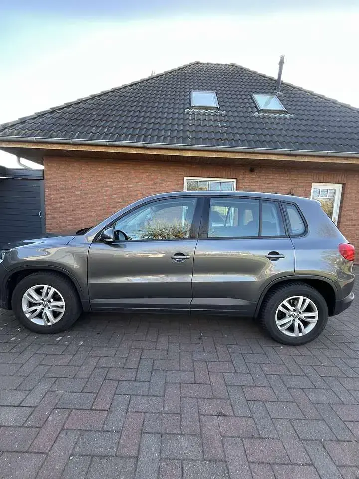 Gebraucht VW Tiguan Trendline 122 PS (89 kW) 2014 Grau SUV