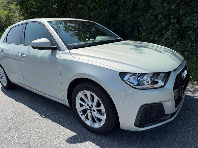 Silber Gebraucht 2022 Audi A1 Sportback Advanced Plus Kleinwagen | 19.800 € (Guter Preis) - Bild 1/4