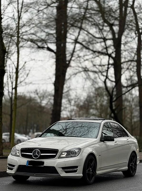Gebraucht Mercedes C250 204 PS (150 kW) 2012 Weiß Limousine