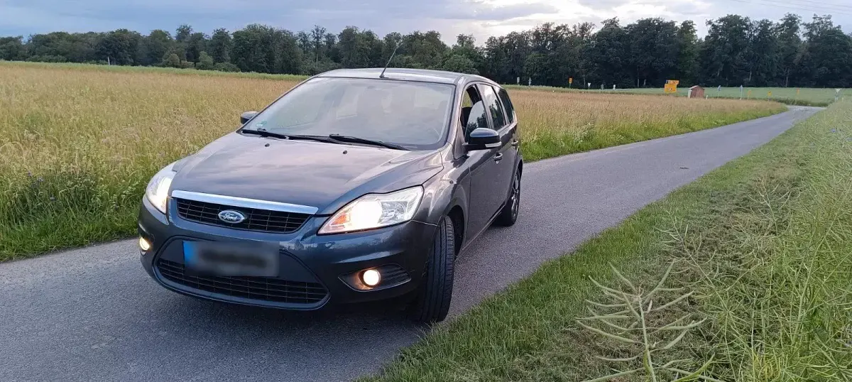 Gebraucht Ford Focus 80 PS (58 kW) 2010 Grau Kombi