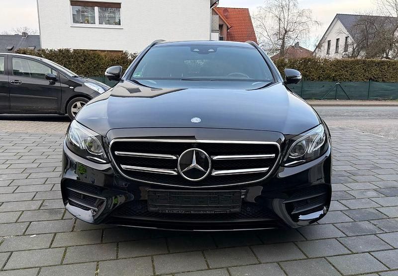 Gebraucht Mercedes E350 AMG 258 PS (189 kW) 2016 Schwarz Limousine
