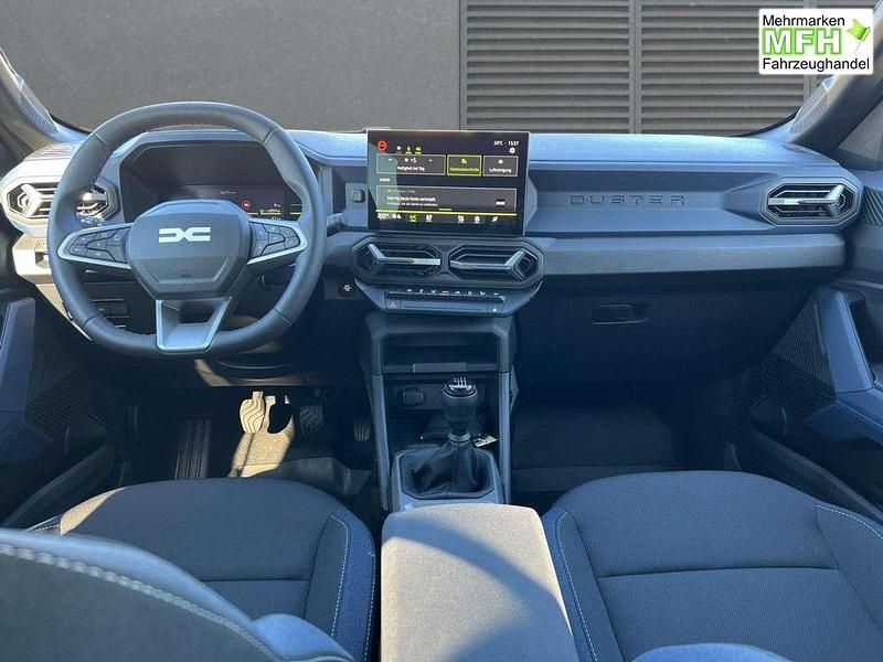 Neu Dacia Duster Journey 101 PS (74 kW) 2025 Zedergrün SUV