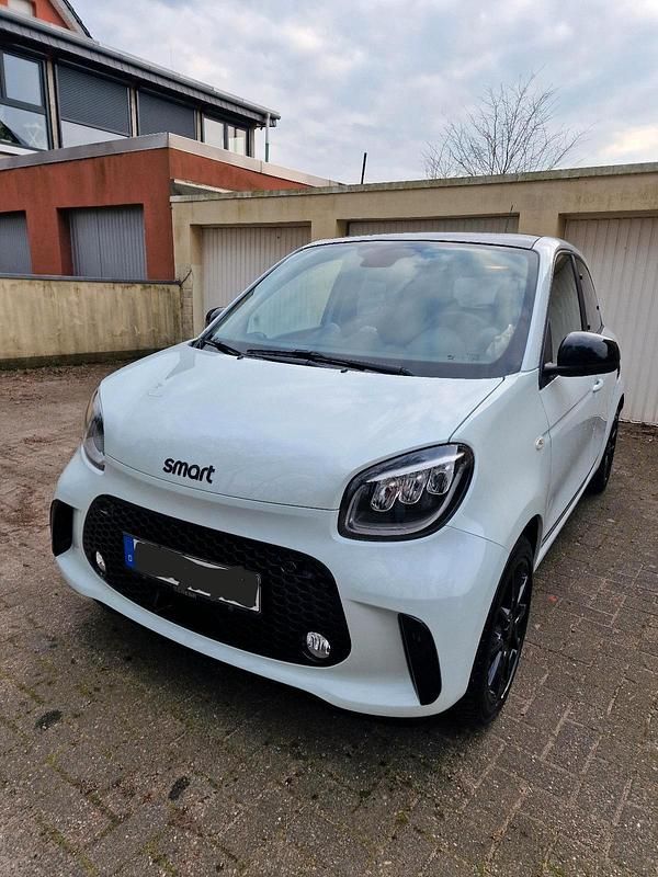 Weiß Gebraucht 2020 Smart ForFour Electric Drive Brabus Kleinwagen | 12.500 € (Etwas zu teuer) - Bild 1/4