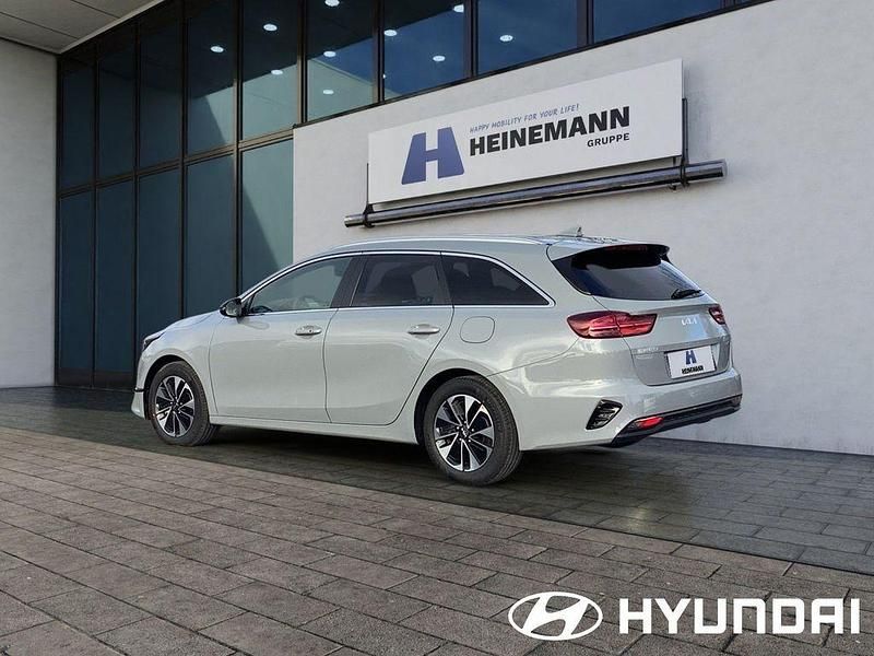 Neu Kia Ceed 101 PS (74 kW) 2025 Grau Kleinwagen