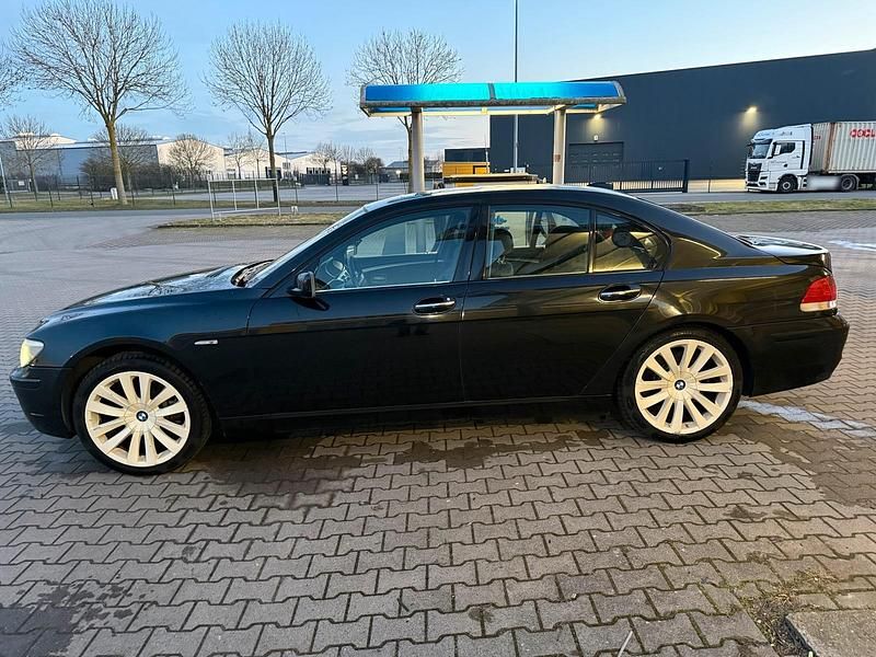 Gebraucht BMW 745 400 PS (294 kW) 2006 Schwarz Limousine