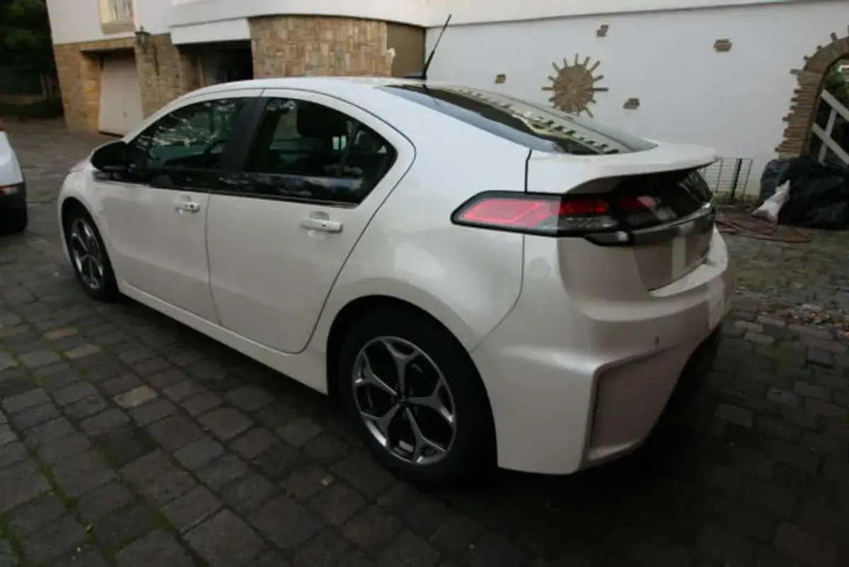 Używany Opel Ampera 150 KM (110 kW) 2012 Biały Hatchback
