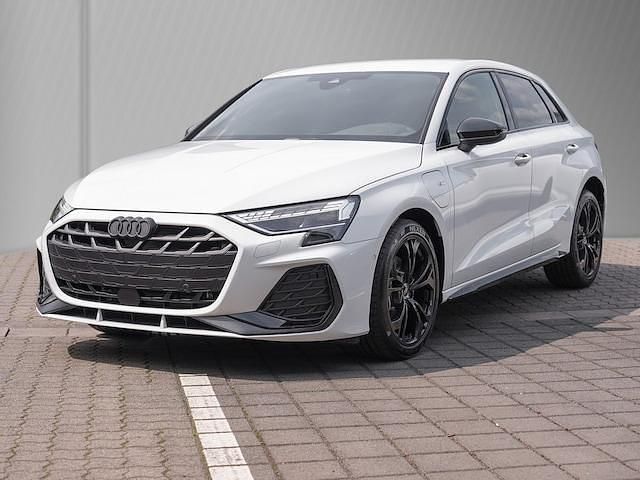 Gletscherweiß metallic Gebraucht 2025 Audi A3 Sportback e-tron S-Line Kleinwagen | 52.920 € - Bild 1/4