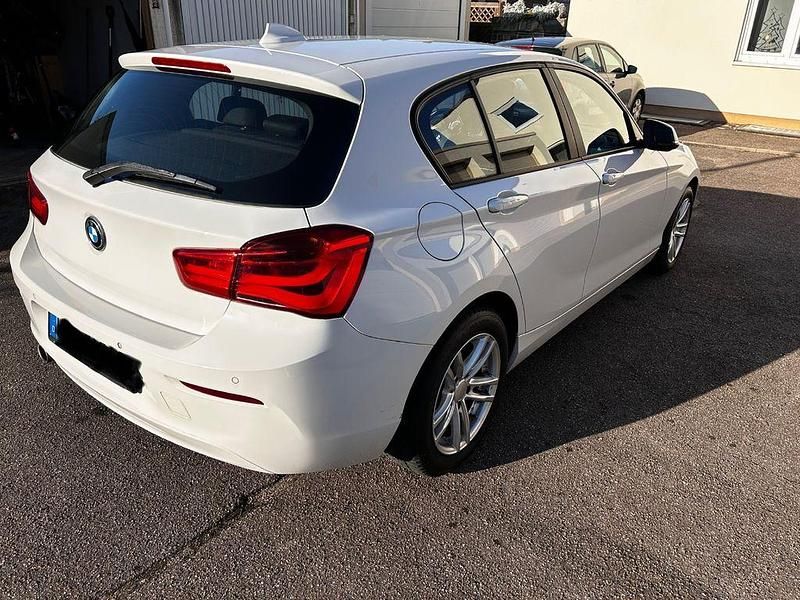 Gebraucht BMW 116 Advantage 116 PS (85 kW) 2015 Weiß Kleinwagen