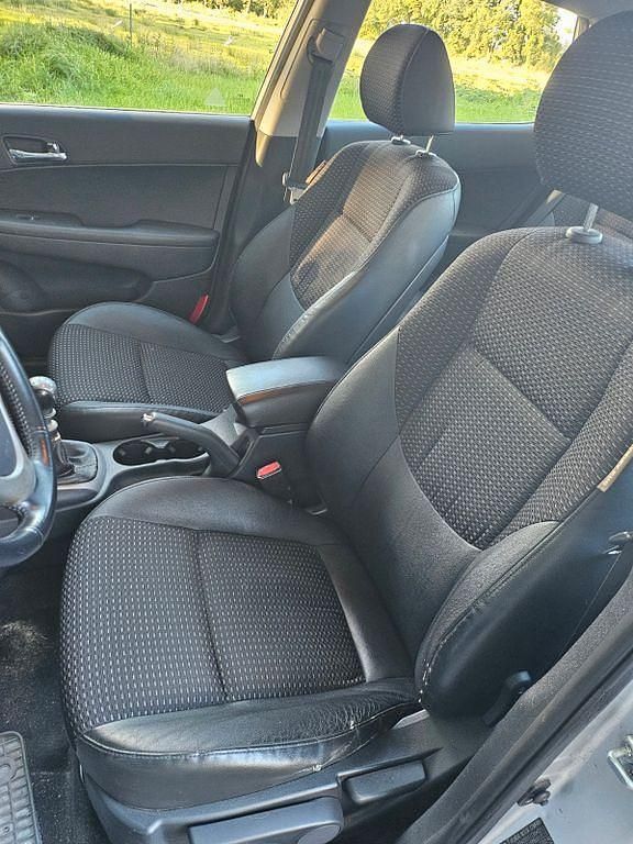 Silber Gebraucht 2009 Hyundai i30 Comfort Limousine | 3.550 € (Fairer Preis) - Bild 1/4