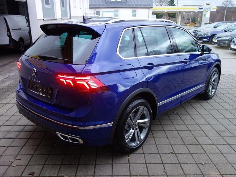 Gebraucht VW Tiguan R-line 150 PS (110 kW) 2023 Lapiz blue metallic SUV