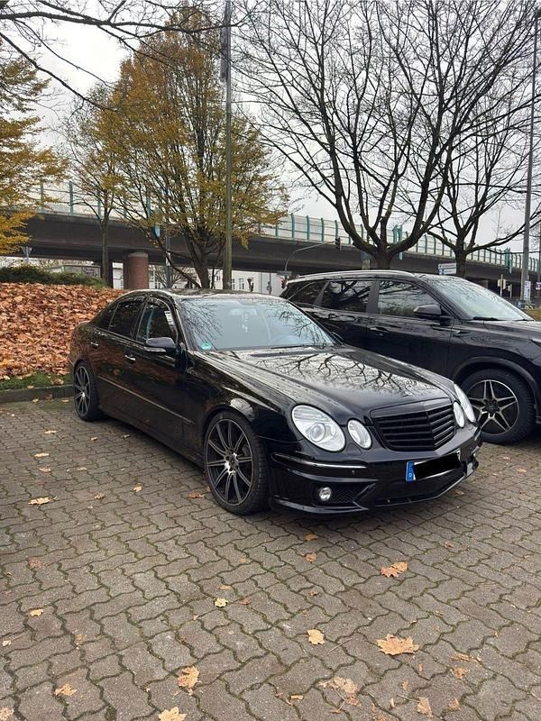 Gebraucht Mercedes E320 Avantgarde 224 PS (164 kW) 2008 Schwarz Limousine