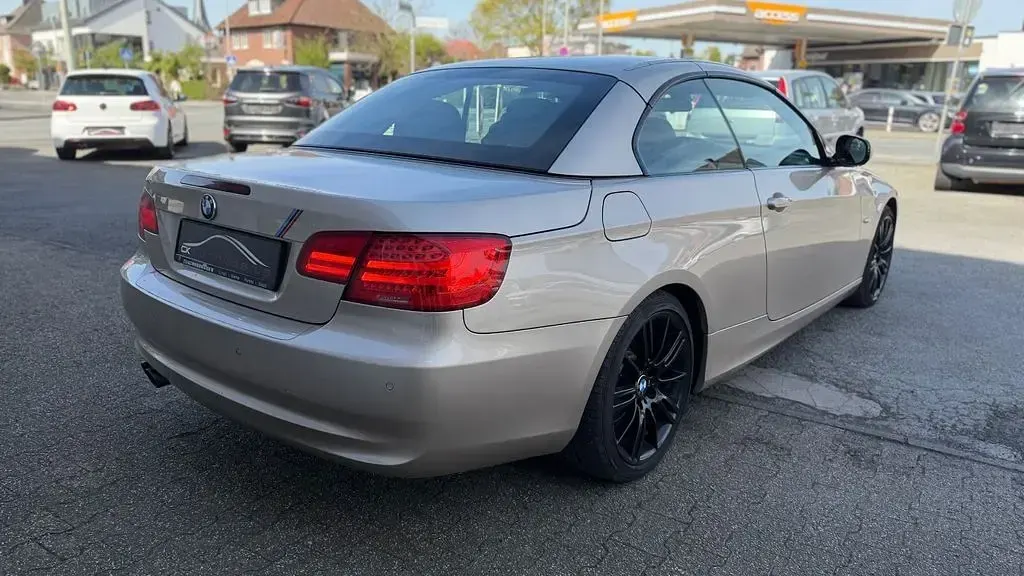 Gebraucht BMW 325 Cabriolet Comfort Edition 218 PS (160 kW) 2012 Silber Cabrio