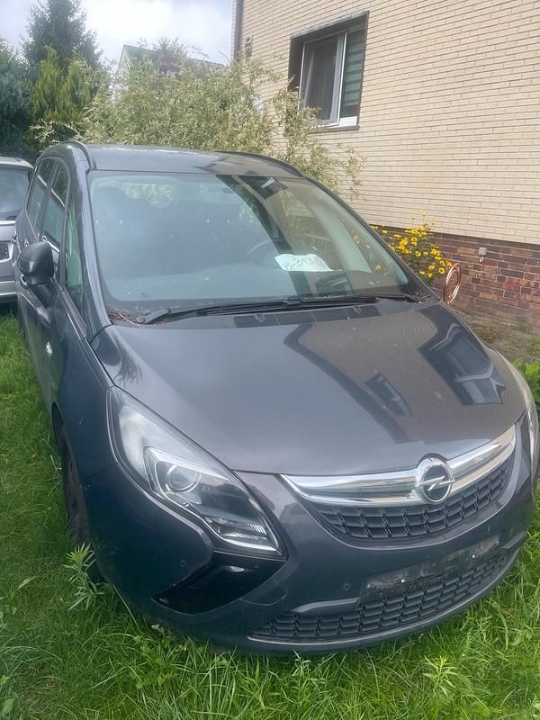 Braun Gebraucht 2012 Opel Zafira Van / Kleinbus | 5.900 € (Guter Preis) - Bild 1/4