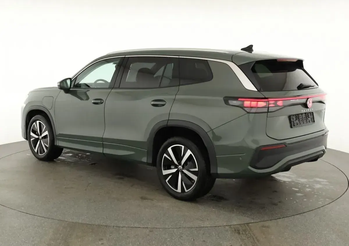 Neu VW Tayron Life 204 PS (150 kW) 2025 Cipressino grün metallic SUV