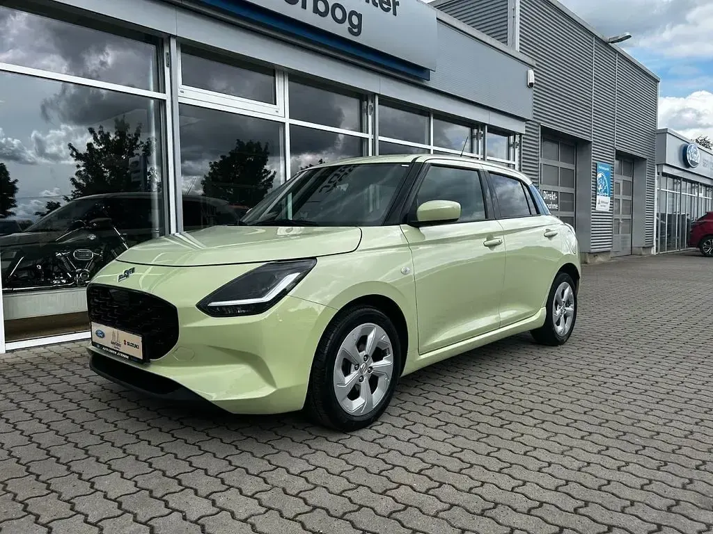 Gebraucht Suzuki Swift Comfort 83 PS (61 kW) 2025 Grün Kleinwagen
