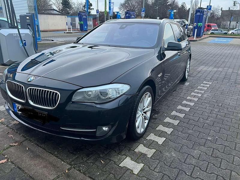 Gebraucht BMW 520 184 PS (135 kW) 2012 Schwarz Kombi
